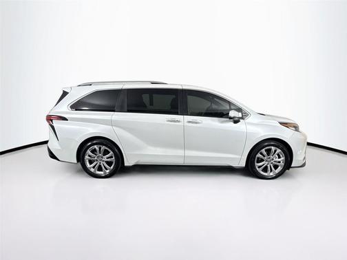 2023 Toyota Sienna Platinum