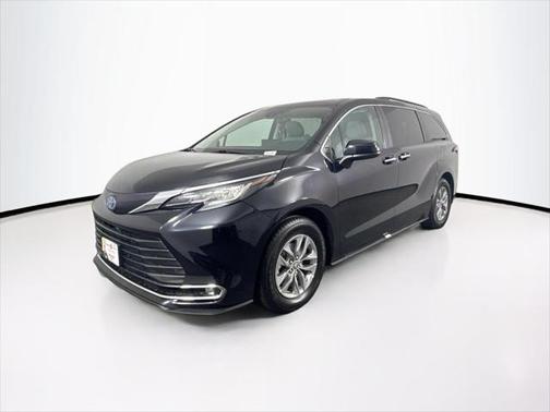 2023 Toyota Sienna XLE 8 Passenger