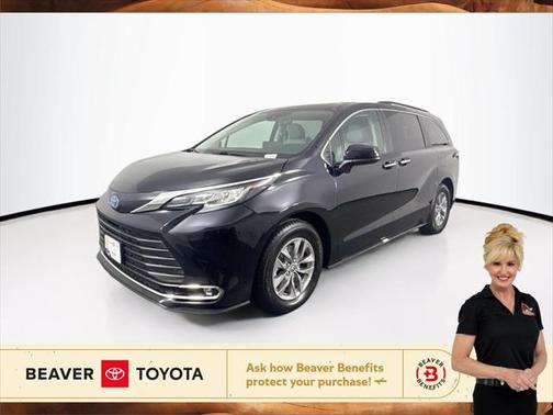 2023 Toyota Sienna XLE 8 Passenger