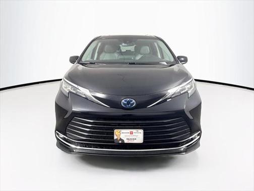 2023 Toyota Sienna XLE 8 Passenger