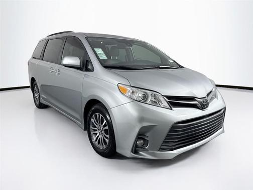 2019 Toyota Sienna XLE