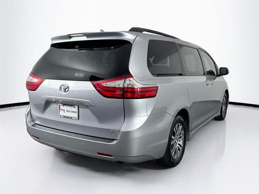 2019 Toyota Sienna XLE