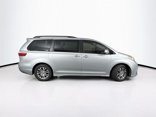 2019 Toyota Sienna XLE