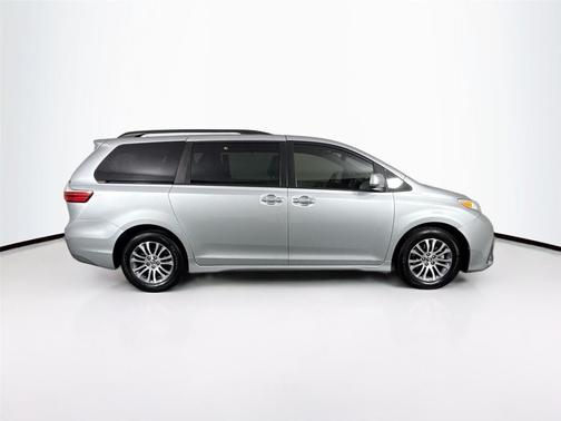 2019 Toyota Sienna XLE