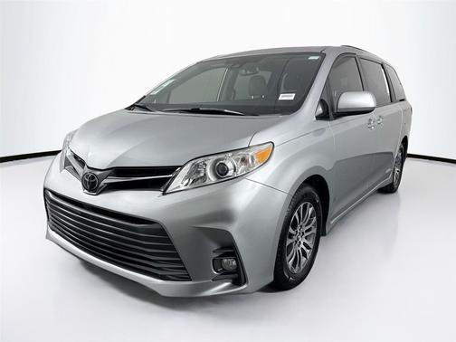 2019 Toyota Sienna XLE