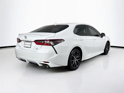 Ice Cap 2023 Toyota Camry SE