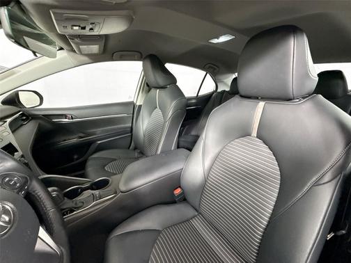 Ice Cap 2023 Toyota Camry SE