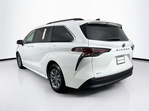2025 Toyota Sienna LE