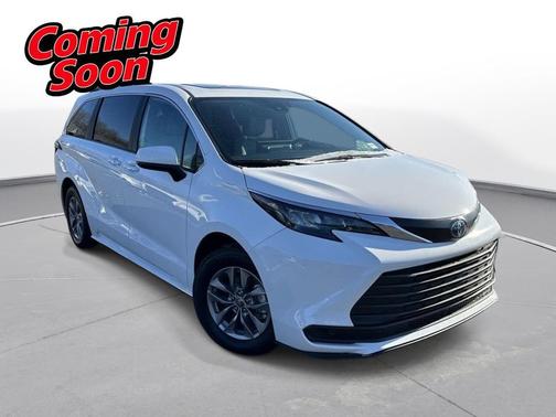 2025 Toyota Sienna LE