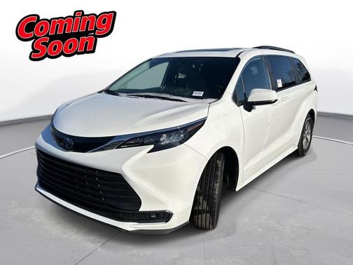 2025 Toyota Sienna LE