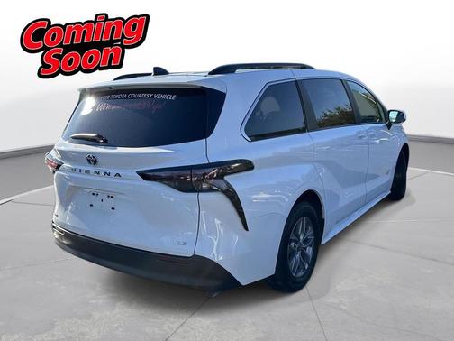 2025 Toyota Sienna LE