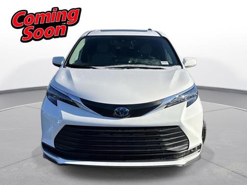 2025 Toyota Sienna LE