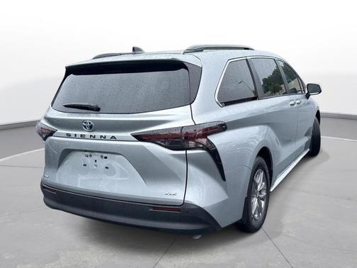 Celestial Silver Metallic 2025 Toyota Sienna XLE