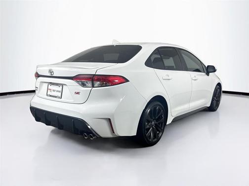 Ice Cap 2023 Toyota Corolla SE