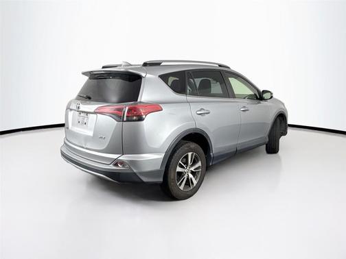 Silver Sky Metallic 2018 Toyota RAV4 XLE
