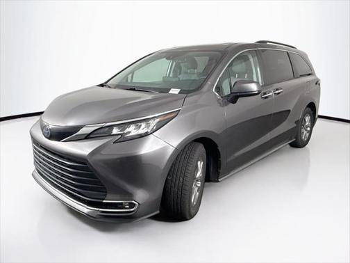 2023 Toyota Sienna XLE 8 Passenger