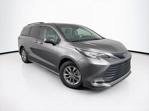 2023 Toyota Sienna XLE 8 Passenger