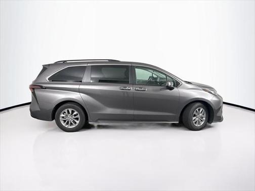 2023 Toyota Sienna XLE 8 Passenger