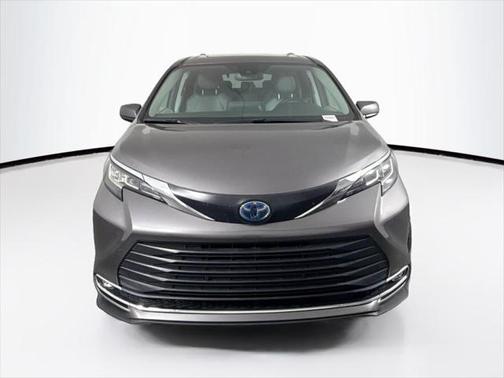 2023 Toyota Sienna XLE 8 Passenger