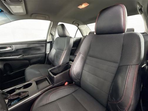 Blizzard Pearl 2016 Toyota Camry SE