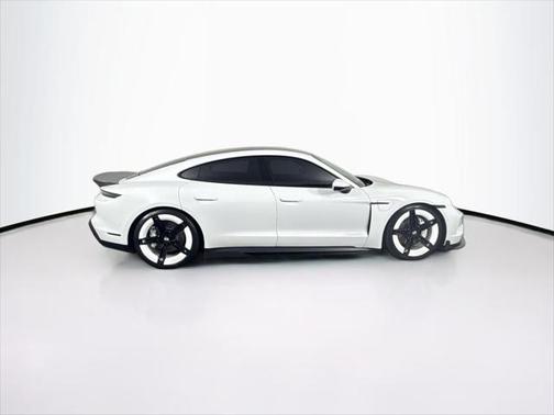 2025 Porsche Taycan 4