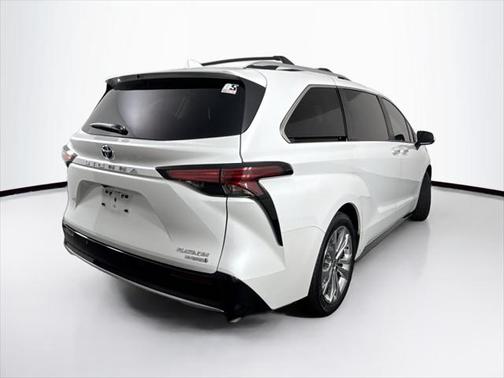 2023 Toyota Sienna Platinum 7 Passenger