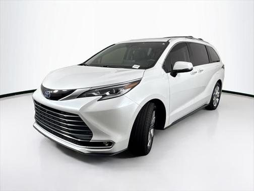 2023 Toyota Sienna Platinum 7 Passenger