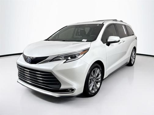 2023 Toyota Sienna Platinum