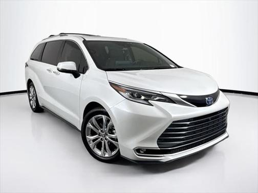 2023 Toyota Sienna Platinum 7 Passenger