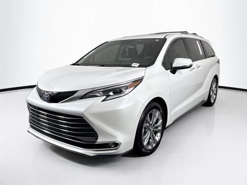 2023 Toyota Sienna Platinum 7 Passenger