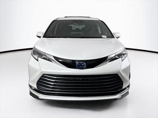 2023 Toyota Sienna Platinum 7 Passenger
