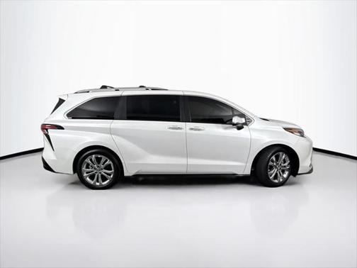 2023 Toyota Sienna Platinum 7 Passenger
