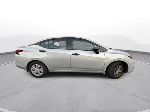 2021 Nissan Versa 1.6 S