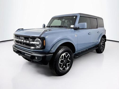 Azure Gray Metallic Tri-Coat 2024 Ford Bronco Outer Banks