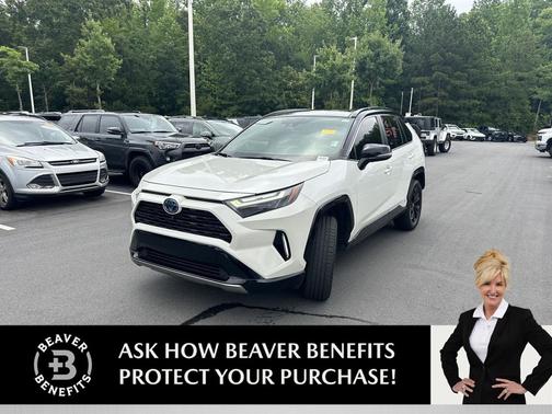 Blizzard Pearl/Midnight Black Metallic 2022 Toyota RAV4 Hybrid SE