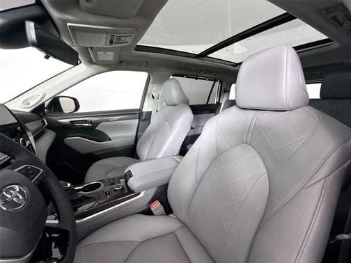Wind Chill Pearl 2026 Toyota Highlander Platinum