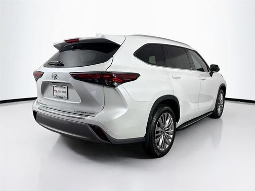 Wind Chill Pearl 2026 Toyota Highlander Platinum