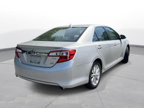 Classic Silver Metallic 2013 Toyota Camry Hybrid XLE