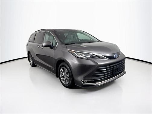 2021 Toyota Sienna XLE 8 Passenger