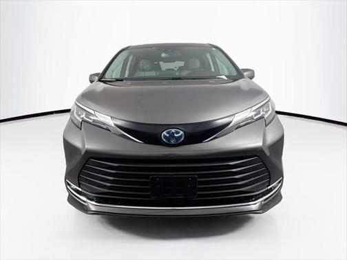 2021 Toyota Sienna XLE 8 Passenger
