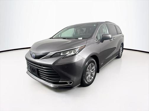 2021 Toyota Sienna XLE 8 Passenger