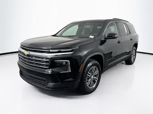 Mosaic Black Metallic 2025 Chevrolet Traverse LT