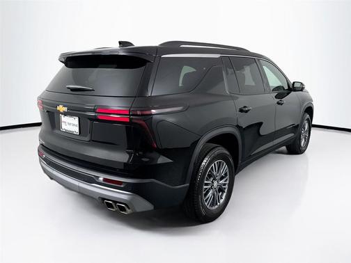 Mosaic Black Metallic 2025 Chevrolet Traverse LT