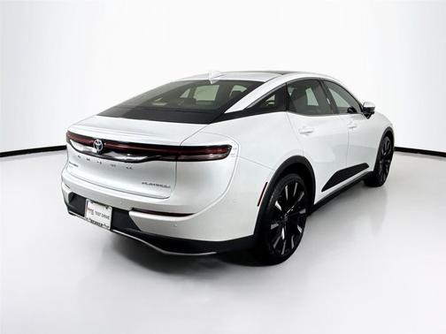 2025 Toyota Crown Platinum