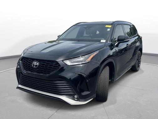 Midnight Black Metallic 2023 Toyota Highlander XSE