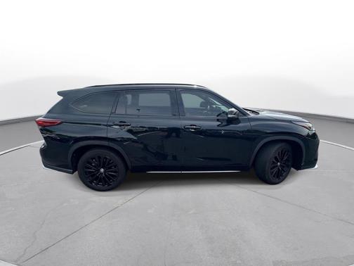 Midnight Black Metallic 2023 Toyota Highlander XSE