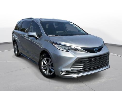 2023 Toyota Sienna Limited