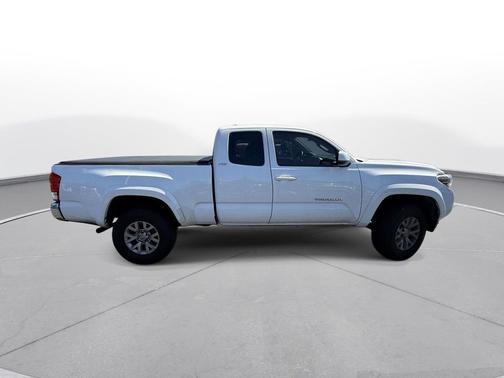 Super White 2017 Toyota Tacoma SR5
