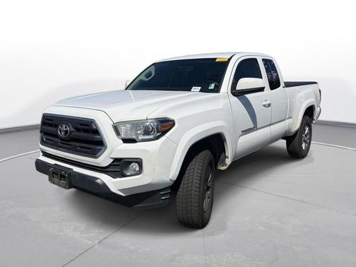 Super White 2017 Toyota Tacoma SR5