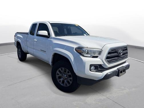 Super White 2017 Toyota Tacoma SR5
